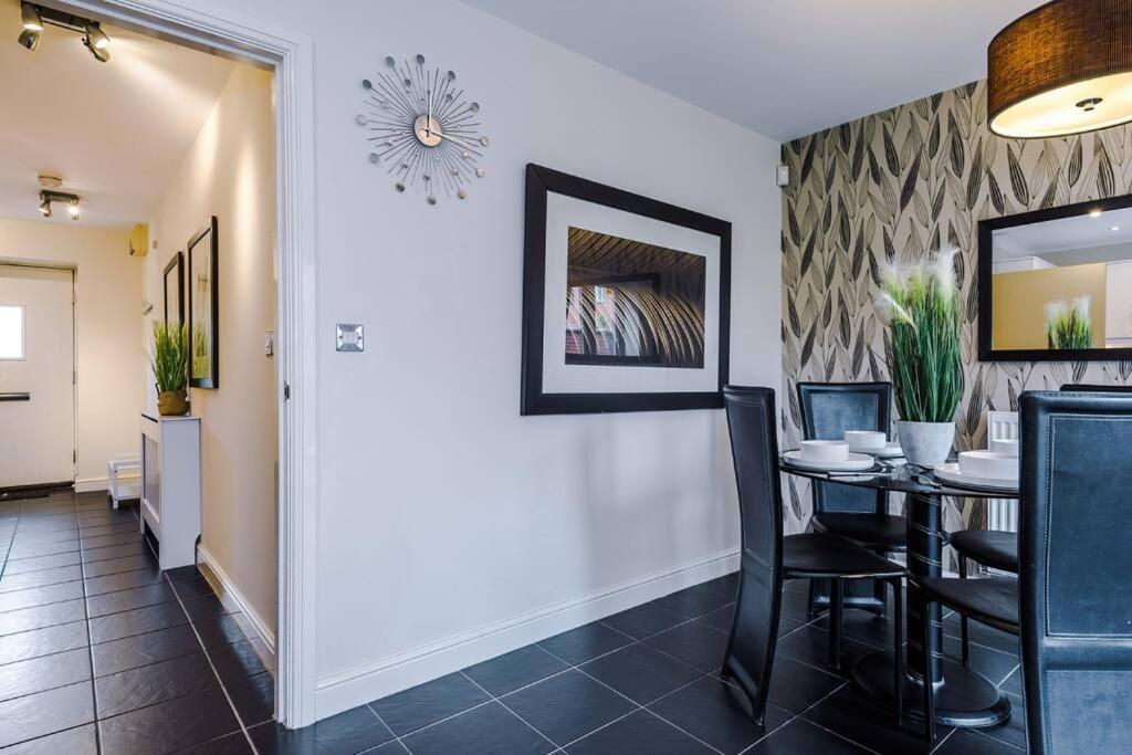 Stylish Townhouse Chester City Centre With Parking Exterior foto